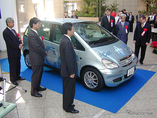 ダイムラークライスラー、燃料電池車を東京ガスに納入