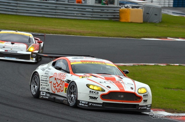 横浜ゴム ADVANタイヤにとってGTシリーズ100勝目となったSUPER GTラウンド1の優勝マシン「triple a Vantage GT2」