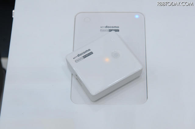 「ポケットチャージャー02」を「ワイヤレスチャージャー 01」で充電中 「ポケットチャージャー02」を「ワイヤレスチャージャー 01」で充電中