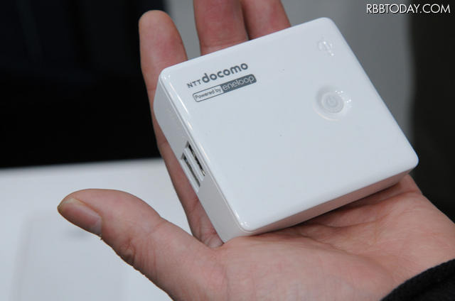 「ポケットチャージャー02」。掌サイズで持ち運びも便利。ぜひカバンに入れておきたい一品だ 「ポケットチャージャー02」。掌サイズで持ち運びも便利。ぜひカバンに入れておきたい一品だ