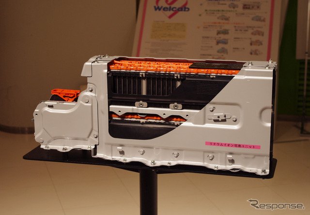 トヨタ プリウスαに搭載されるリチウムイオン電池