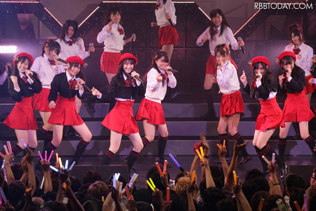 SKE48の第4期生16名が初お披露目……新メンバーはこんな娘たち! ツアーでの赤組のステージ