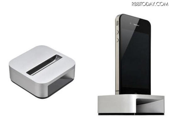 iPhone 4用ミニスタンド、白箱.com、センチュリー 「iHorn(アイホルン)」シルバーの本体とiPhone 4の装着イメージ