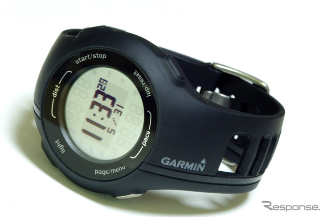 腕時計として使っても全く違和感のないデザインはForeAthlete110からそのまま継承された。