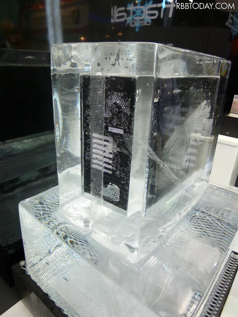 次世代のPCケースは冷却ファンいらずの氷か? 次世代のPCケースは冷却ファンいらずの氷か?