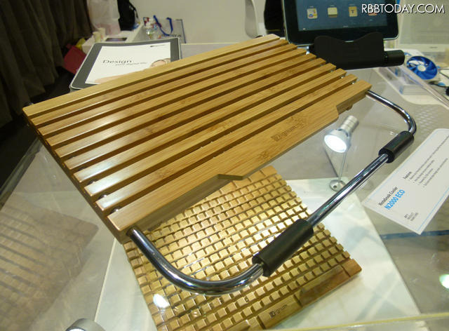 なぜか風呂場を想起させるノートPCスタンド なぜか風呂場を想起させるノートPCスタンド