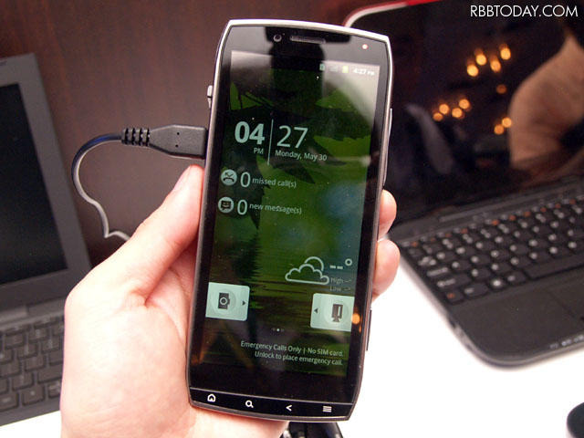 長辺1024ピクセルの4.8インチワイド画面を搭載したAcerのスマートフォン「Iconia Smart」。これもデュアルコアSnapdragonで動作している(操作動画 http://www.reporting.jp/qualcomm.html ) 長辺1024ピクセルの4.8インチワイド画面を搭載したAcerのスマートフォン「Iconia Smart」。これもデュアルコアSnapdragonで動作している(操作動画 http://www.reporting.jp/qualcomm.html )