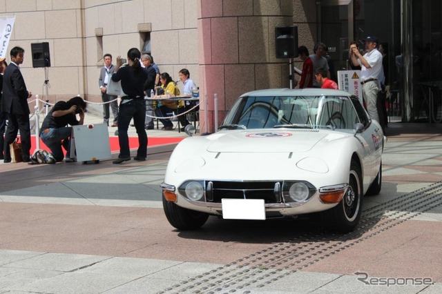 ジャパン・ヒストリックカー・ツアー11。トヨタ2000GTも元気にスタート