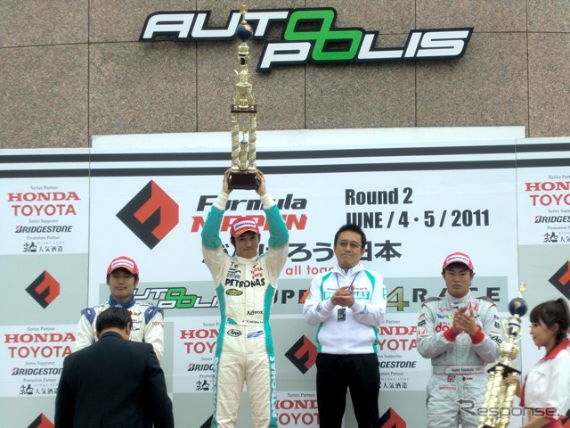 中嶋一貴が初優勝したFニッポン・オートポリス戦のポディウム。