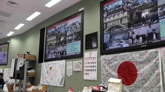 全国の支店や海外から励ましの寄せ書きが送られてくる。(5月30日)
