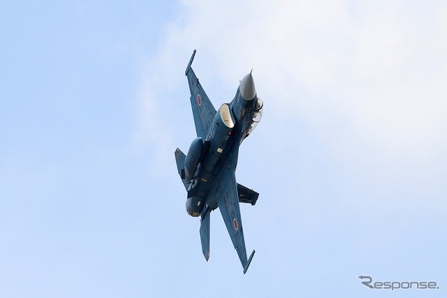 インディジャパン2010オープニングセレモニー、歓迎飛行で飛来した自衛隊のF2。