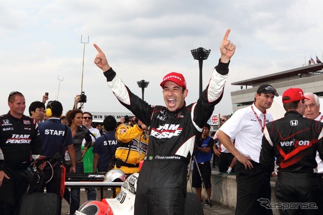 オーバルで開催されたインディジャパン2010。優勝したエリオ・カストロネベス。