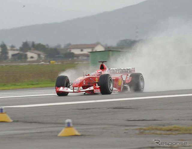 フェラーリF1対ジェット戦闘機、3本勝負!