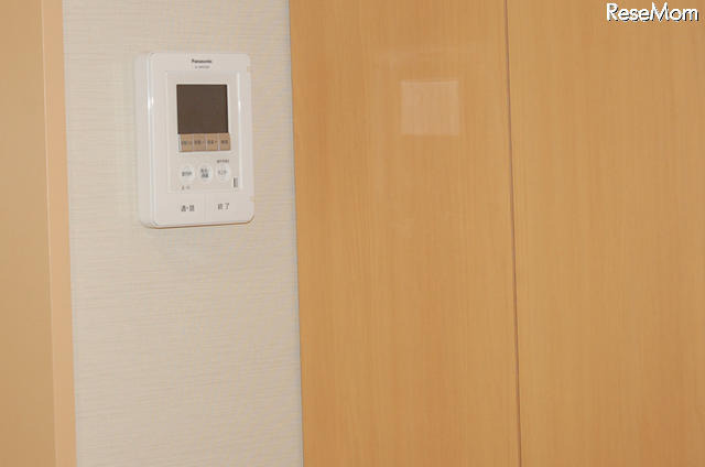 寛ぎの空間で家庭学習をサポート…SAPIXの滞在型学習教室 入室時には、お子さんがインターホンを押し、シーダーが入口まで出向いてドアを開ける