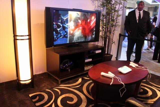 【E3 2011】会場でとれたて!「Wii U」コントローラーをチェック 「Wii U」コントローラー