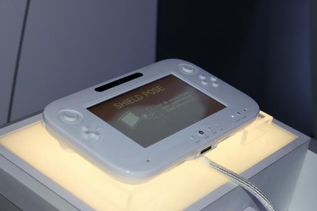 【E3 2011】会場でとれたて!「Wii U」コントローラーをチェック 「Wii U」コントローラー