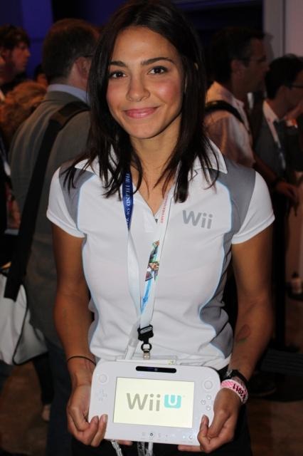 【E3 2011】Wii Uを持つと更に美しく・・・美人コンパニオン写真集