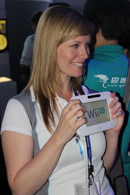 【E3 2011】Wii Uを持つと更に美しく・・・美人コンパニオン写真集