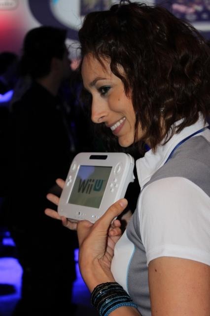 【E3 2011】Wii Uを持つと更に美しく・・・美人コンパニオン写真集