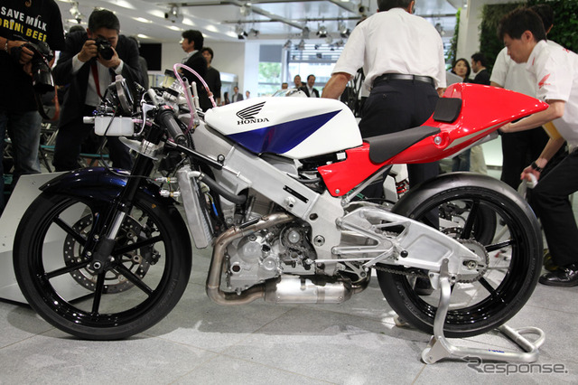 【ホンダ NSF250R 発表】Moto3用レーサーバイクを12月に発売