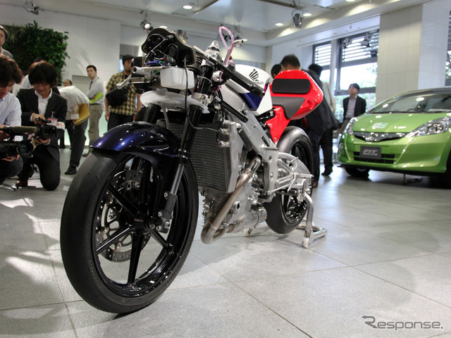 【ホンダ NSF250R 発表】Moto3用レーサーバイクを12月に発売