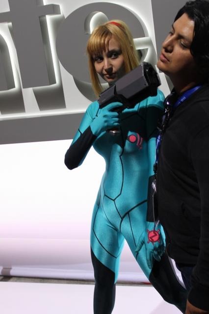 【E3 2011】任天堂ブースで見つけたセクシーなサムス・アラン 【E3 2011】任天堂ブースで見つけたセクシーなサムス・アラン
