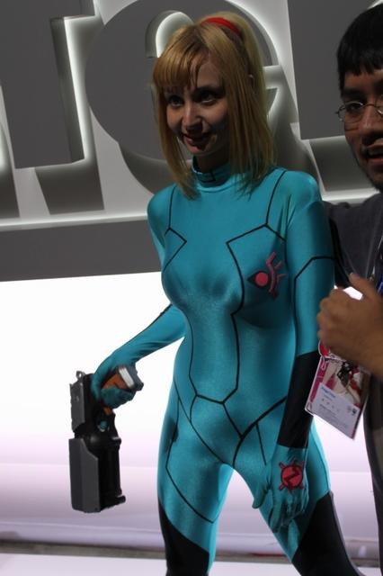 【E3 2011】任天堂ブースで見つけたセクシーなサムス・アラン 【E3 2011】任天堂ブースで見つけたセクシーなサムス・アラン