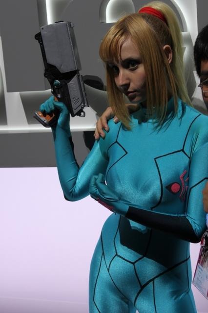 【E3 2011】任天堂ブースで見つけたセクシーなサムス・アラン 【E3 2011】任天堂ブースで見つけたセクシーなサムス・アラン