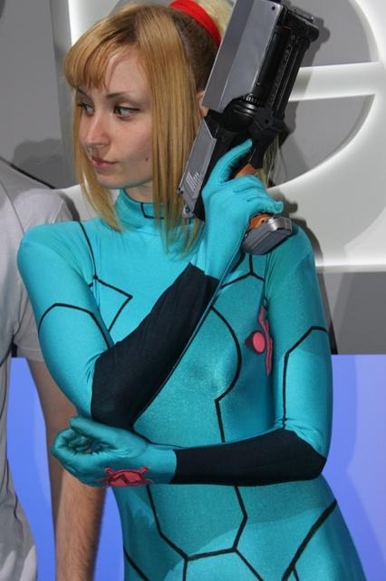 【E3 2011】任天堂ブースで見つけたセクシーなサムス・アラン 【E3 2011】任天堂ブースで見つけたセクシーなサムス・アラン