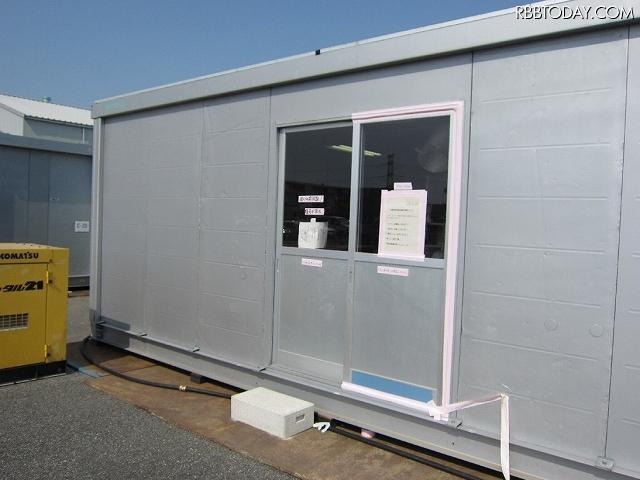 免震重要棟前休憩所外観(5月19日撮影)