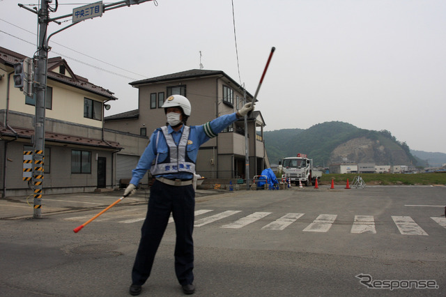 交通整理は愛知県警からの応援。東日本大震災発生から3か月。宮城県石巻市