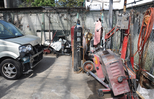 自動車整備を手がけるファースト自動車は津波で1階部分が水没した(5月上旬)