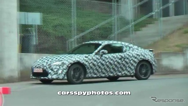 ドイツ・ニュルブルクリンクで開発テストを行う新型FRスポーツ