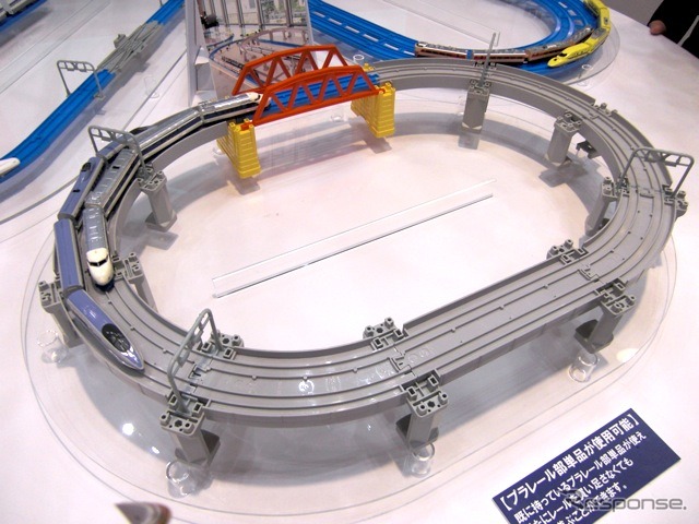 プラレールアドバンス。プラレールの単線が複線に(東京おもちゃショー11)