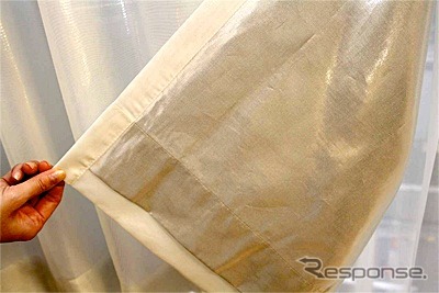 裏地にエコプラスカーテンを使用した例。エコプラスカーテンは、単体で既存のカーテンの裏に取り付けることもできる。(写真提供:フィール)