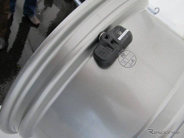 ［ブリヂストン POTENZA S001 RFT］市販のための空気圧モニターと専用ホイール