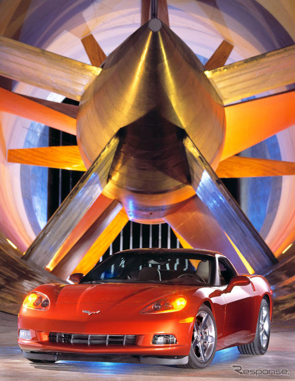 【デトロイトショー'04出品車】第6世代シボレー『コルベット』…公式写真