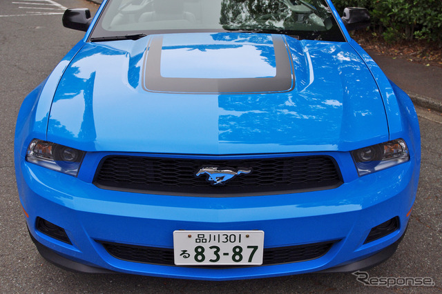 フォード マスタング V6コンバーチブル スポーツアピアランス(外装色:グラバーブルー)