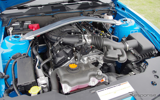 フォード マスタング V6コンバーチブル スポーツアピアランス(外装色:グラバーブルー)