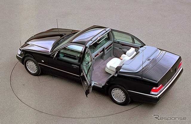 メルセデスベンツSクラス(W140)ランドレー。ローマ法王用(1997)