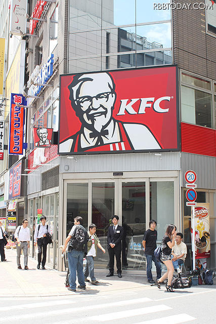 7月4日グランドオープンしたKFC新宿南口店 7月4日グランドオープンしたKFC新宿南口店