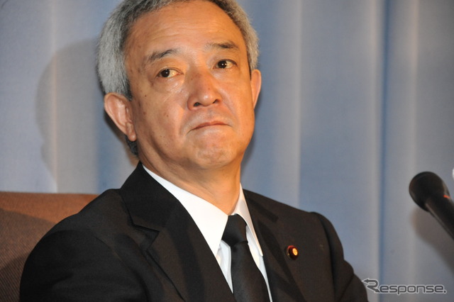 辞任を明かす松本龍復興担当相