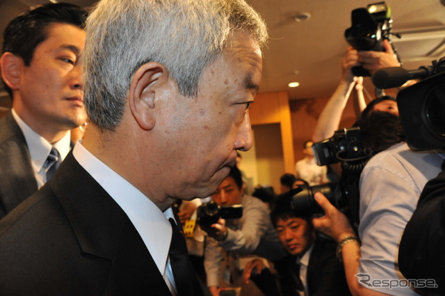 辞任を明かす松本龍復興担当相