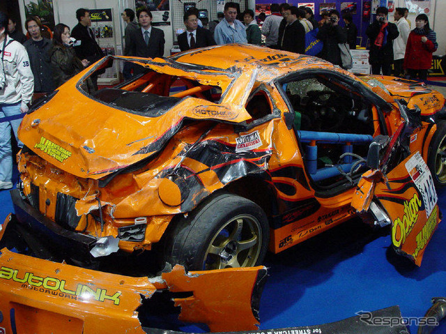 【東京オートサロン'04速報】破壊したクルマが最も美しい!?