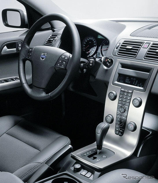 【名古屋輸入車ショー】ボルボ、新型車『V50』を日本初公開