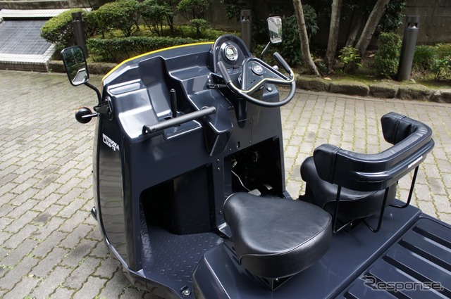 光岡自動車のオリジナル3輪電気自動車『雷駆T3(ライクT3)』