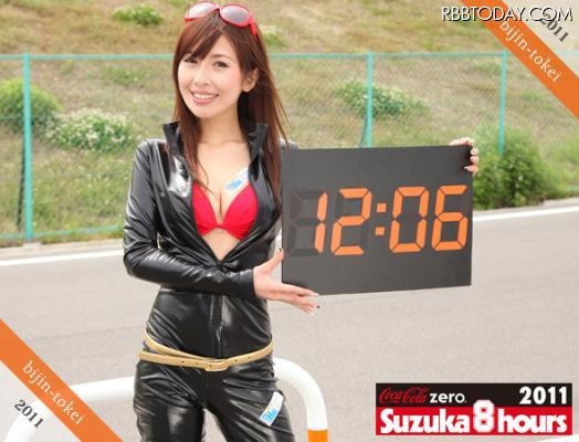 鈴鹿8耐のレースクイーンが「美人時計」をジャック！……毎日昼休みに登場 鈴鹿8耐、決勝は7月31日に行われる