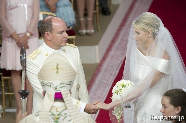 モナコ アルベール2世 結婚…レクサスオープンで市内パレード モナコ公国のアルベール2世公が結婚(2日)
