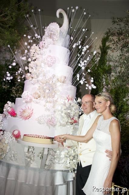 モナコ アルベール2世 結婚…レクサスオープンで市内パレード モナコ公国のアルベール2世公が結婚(2日)