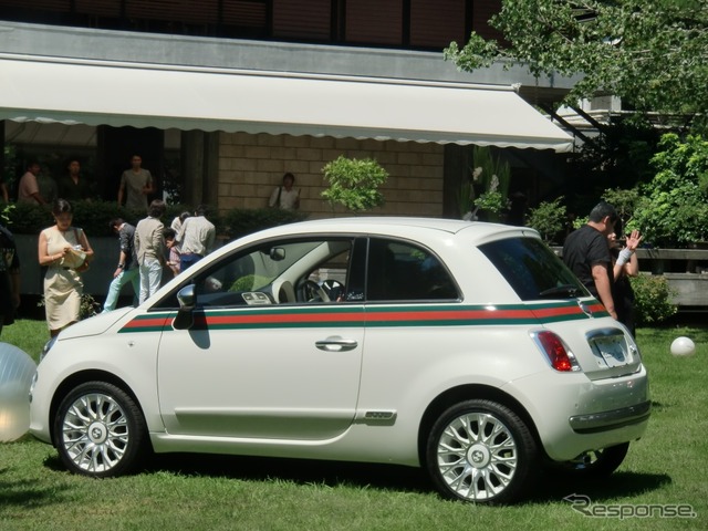 イタリア大使館でお披露目されたフィアット500 by Gucci